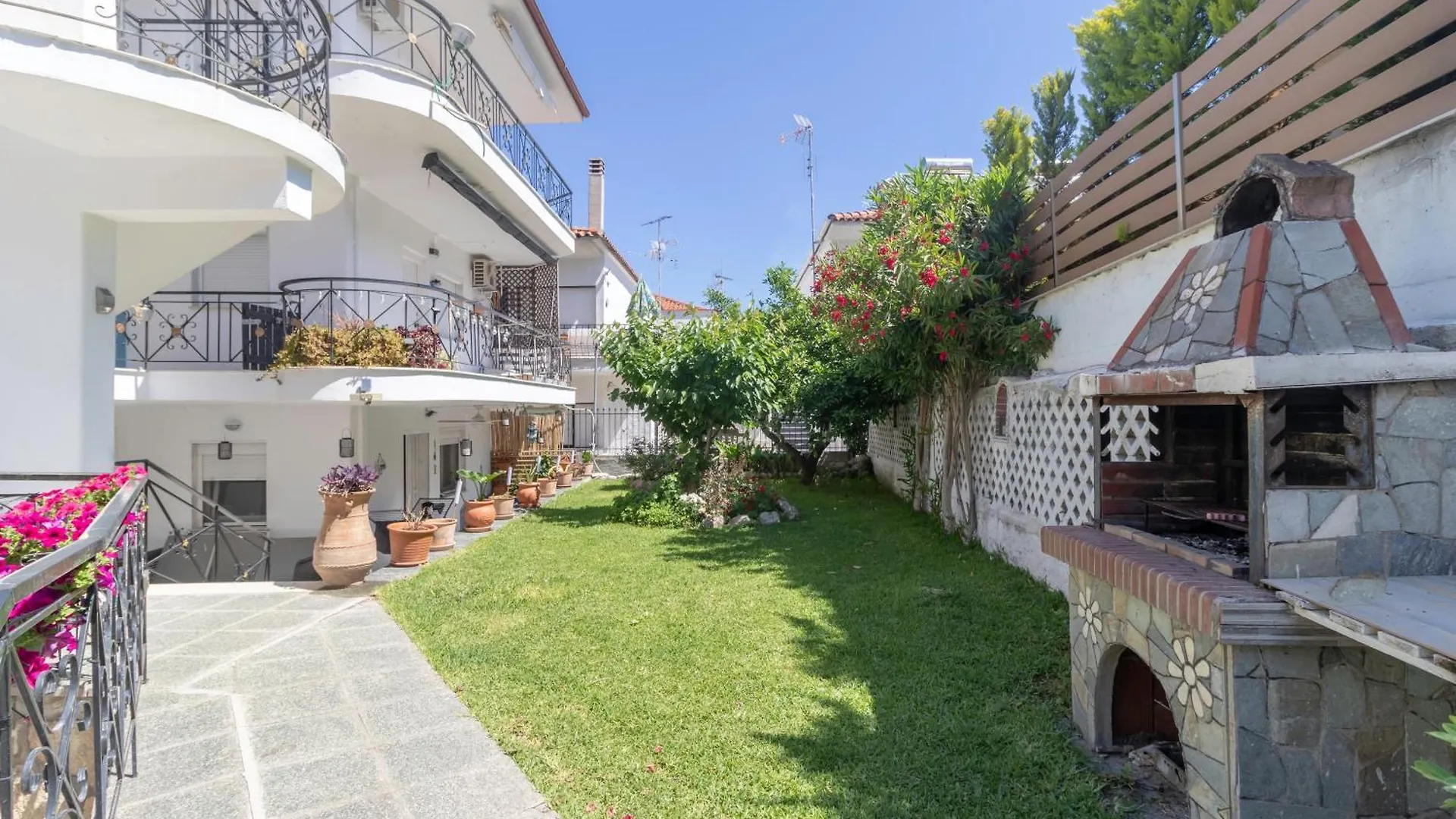 Properstay 110 - George'S Apartments بوليخرونو